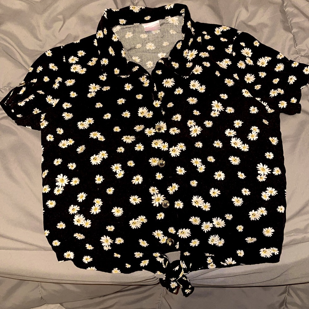 Xs collared long crop top. Black with white daisy designs. Hardly ever worn.
